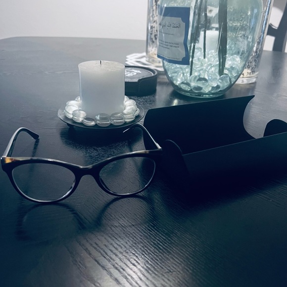 Authentic Prada frames !!!! I have the receipt to show it’s real Prada - Picture 6 of 8